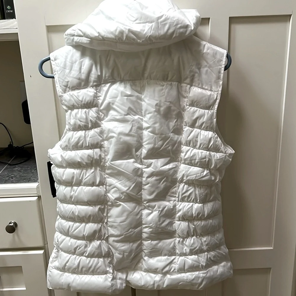 Kenneth Cole white sackable puffer vest - Picture 6 of 7